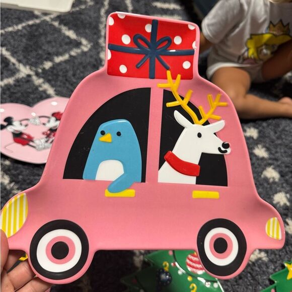 Bundle of 9 Melamine Plates - Picture 8 of 12